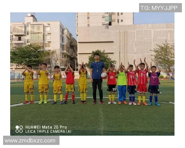 足球明星巴洛特的传奇人生与场上风采解析 足球明星巴洛特的传奇人生与场上风采解析