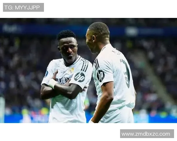 欧洲足球明星拍卖盛况揭晓引发球迷热议与市场关注 欧洲足球明星拍卖盛况揭晓引发球迷热议与市场关注