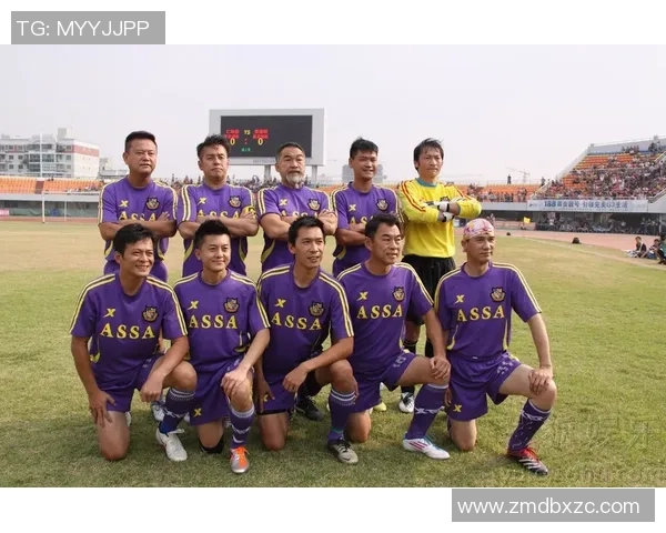 可乐与足球明星的奇妙结合：畅饮激情与荣耀的完美交融